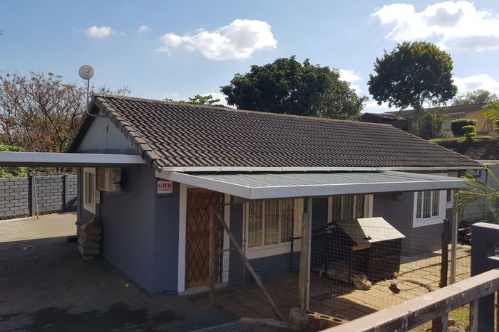 3-Bedroom House in Southgate For Sale with garage, yard, and family spaces.