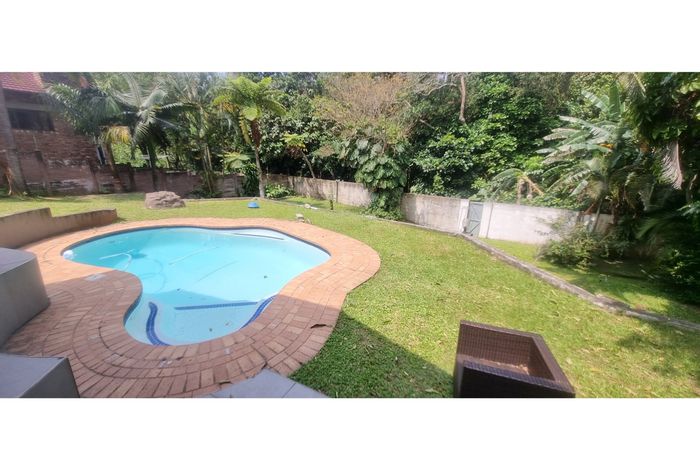 House To Rent in Meer En See: 4 beds, pool, garage, spacious living areas.