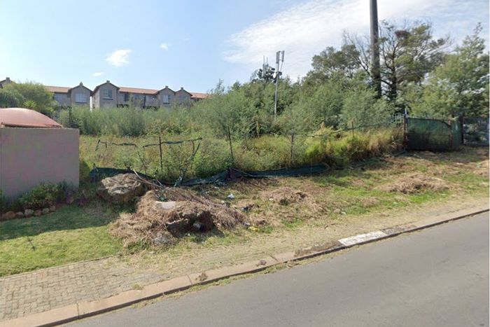 Bassonia Vacant Land For Sale: 900sqm with views, near amenities and highways.