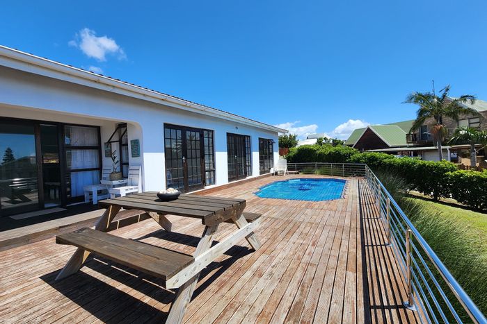 For Sale: House in Noorsekloof with pool, park views, and spacious living.