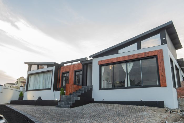 For Sale: House in Lovemore Heights with 4 bedrooms, indoor braai, and security features.