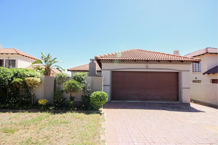 3-Bedroom House in Broadacres For Sale: Open plan living, private garden, 24/7 security.