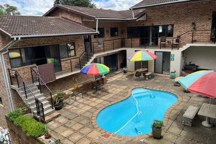 For Sale: Spacious 7-bedroom house in Boughton with pool and guest flat.