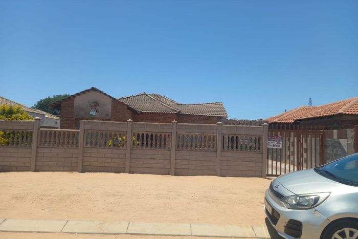 For Sale: 3-bedroom house in Seshego with garage and nearby amenities.