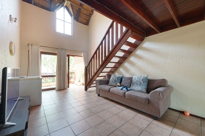 Sunninghill Apartment For Sale: 3 Bedrooms, pool, tennis court, 24-hour security.