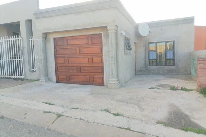 New Brighton house for sale: 2 bedrooms, garage for 3, near amenities.