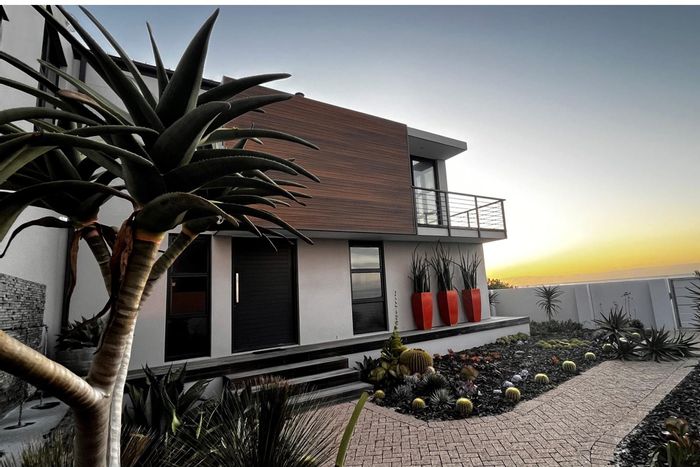 Coastal House for Sale in Elands Bay Central with fitness room and beach access.