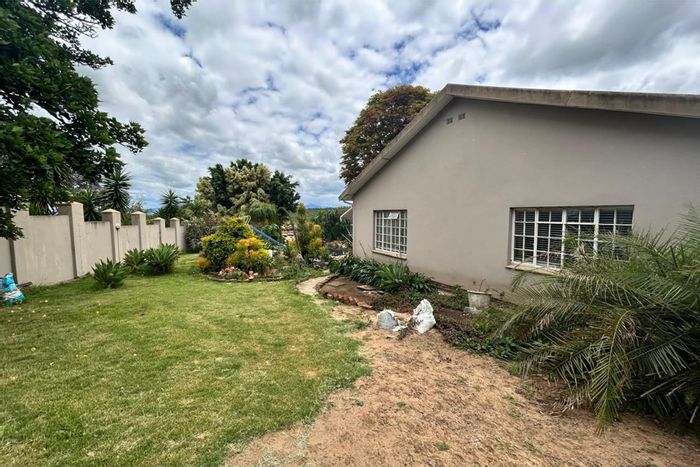 Kaffrarian Heights House For Sale: 4 Bedrooms, Pool, Double Garage, Spacious Yard.