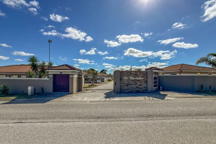 For Sale: Townhouse in Lorraine with 3 beds, garden, garage, and eco features.