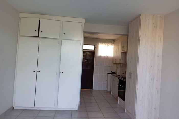 To Rent: Apartment in Sasolburg Central, near amenities, secure complex, open plan layout.