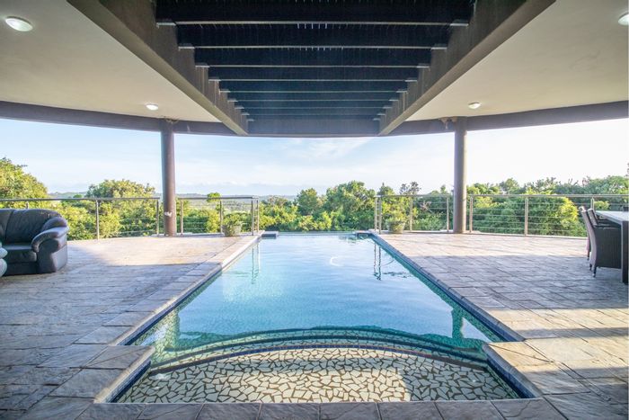 East London Rural House For Sale: 5 beds, pool, flatlet, eco-friendly amenities.