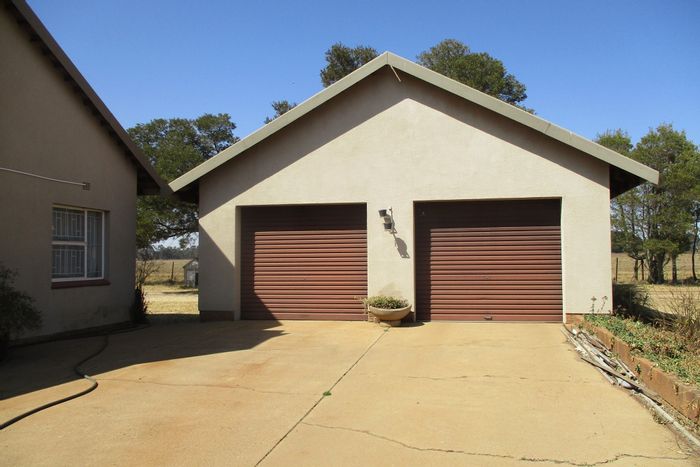 Delmas Rural Retail For Sale: Expansive land, water supply, security, and fiber internet.