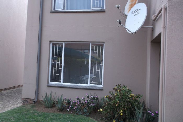 For Sale: 2-bedroom apartment in Beyers Park with pool, parking, and security.