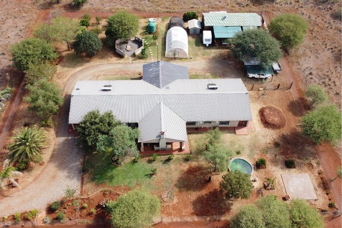 Northam Central House For Sale: Spacious 6-bed, pool, game farm access, furnished.