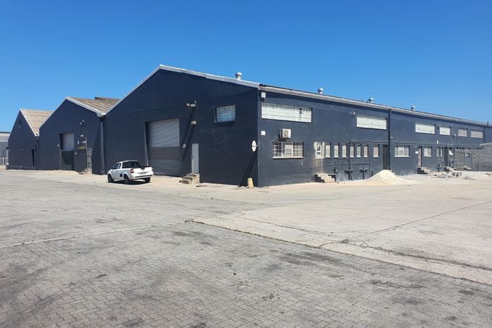 790m2 Industrial Warehouse To Rent in Deal Party with secure yard and office.