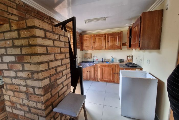 Elandia Apartment To Rent: 1-bedroom, equipped kitchen, convenient living space.