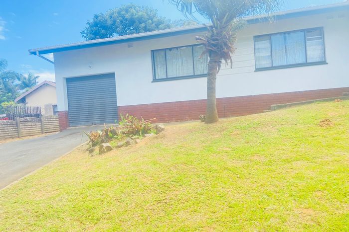 3-Bedroom House To Rent in Athlone Park with spacious yard and garage.