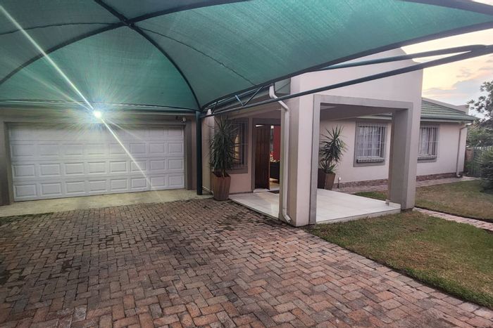 Dalpark Ext 1 House For Sale: 3 beds, splash pool, lapa, secure parking.