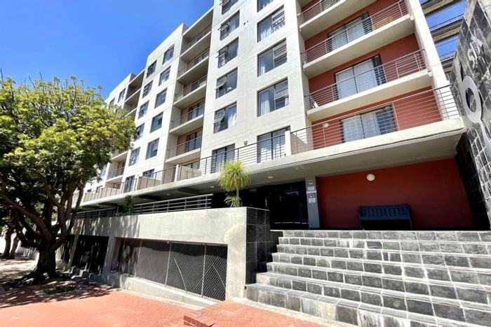 Zonnebloem Apartment For Sale: 1-bedroom, gym, laundry, parking, near transport and dining.