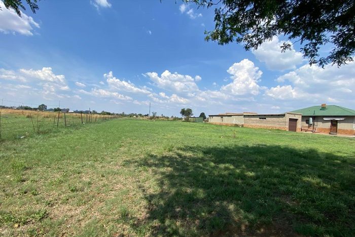 Roods Gardens Farm For Sale: Two houses, spacious land, income potential, peaceful living.