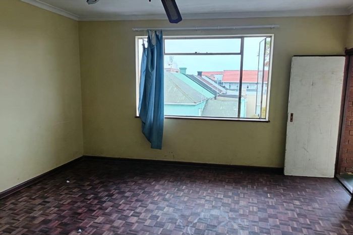 3-bedroom apartment for sale in Port Elizabeth Central with rental income opportunity.