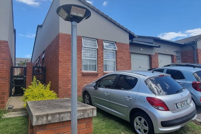Beacon Bay Townhouse For Sale: 3 beds, 2 baths, secure complex, close to amenities.