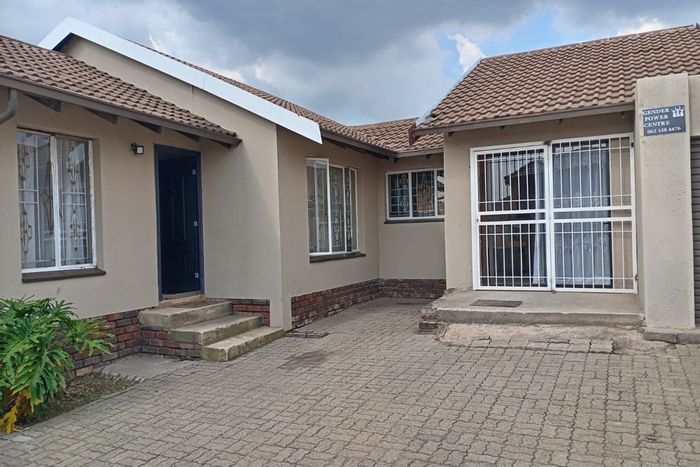 Kagiso House For Sale: 3 Bedrooms, garage, lounge, dining room, 2 bathrooms.