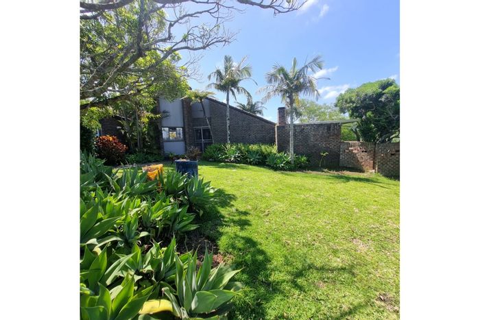 House To Rent in Beacon Bay: 3 Bedrooms, Pool, Entertainment Area, Solar Power.