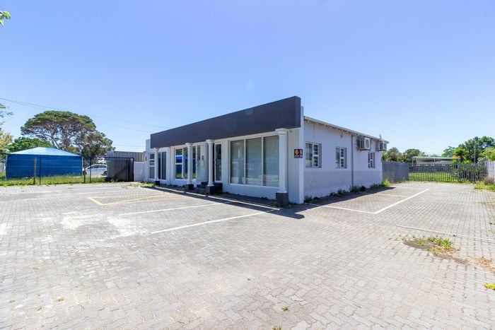 Versatile Office Space To Rent in Walmer with Boardroom and Storage Options.