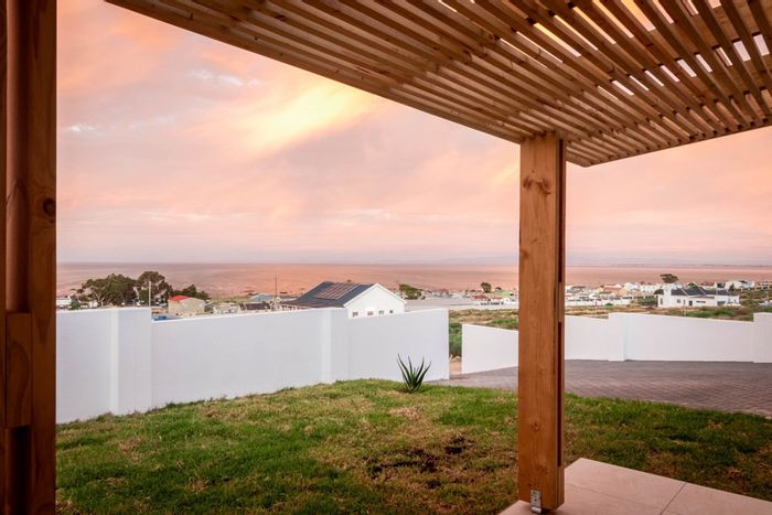 For Sale: House in St Helena Views with 3 beds, solar system, and security.