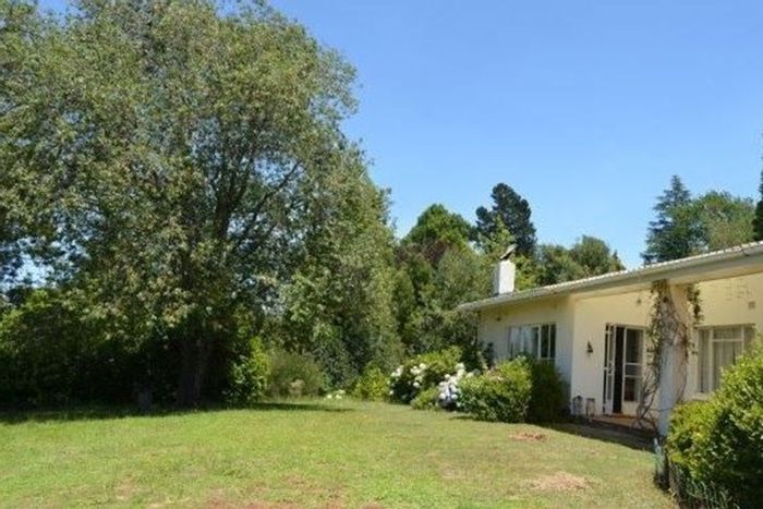 Hogsback Central House For Sale: 3 beds, flatlet, caravan, water reservoir, nature retreat.