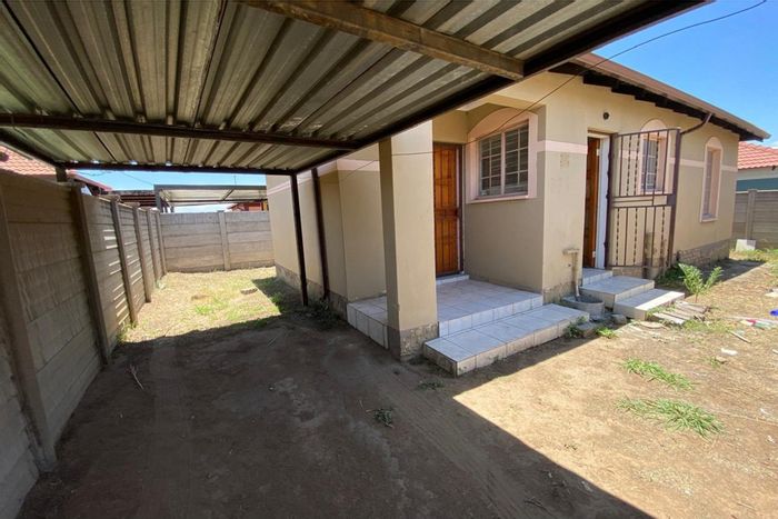 Affordable House for Sale in Vanderbijlpark CE with 3 Bedrooms and Carport.