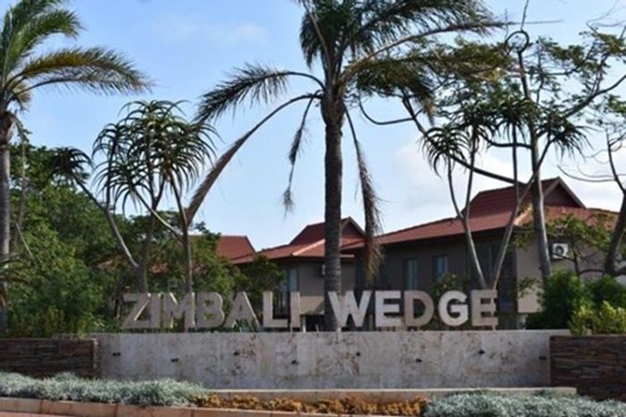 Zimbali Wedge Townhouse To Rent: Open plan living, 3 bedrooms, communal pool access.