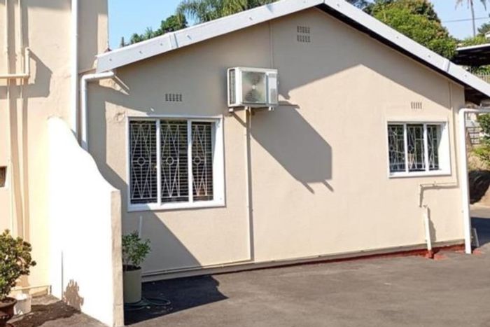 For Sale: 5-Bedroom House in Brindhaven with solar panels, security, and spacious garden.