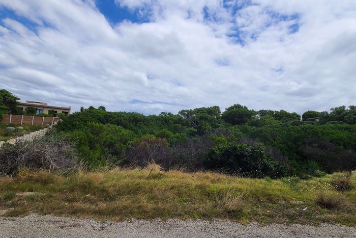 For Sale: Vacant Land Residential in Paradise Beach, 500m to beach access.