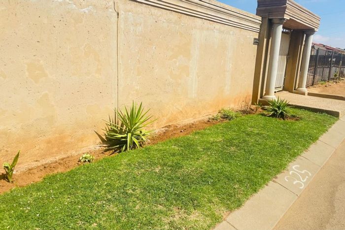 2-Bedroom House To Rent in Moletsane, walled, gated, near amenities and transport.