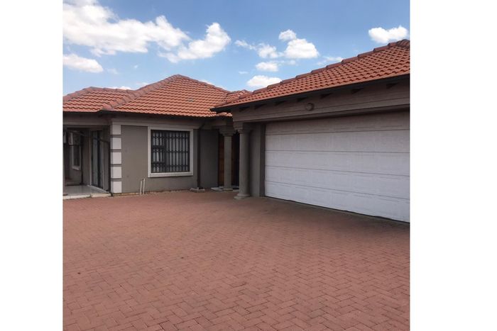 Spacious Vanderbijlpark CE house for rent with garden and parking.