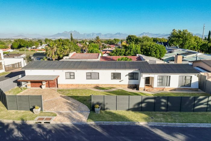 Bonny Brook House For Sale: Spacious layout, large yard, and updated kitchen.