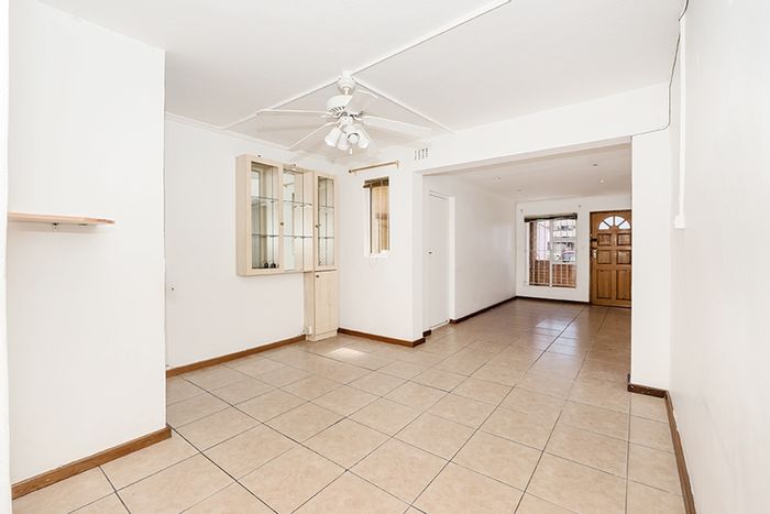 For Sale: House in Bonteheuwel with spacious yard and convenient access.