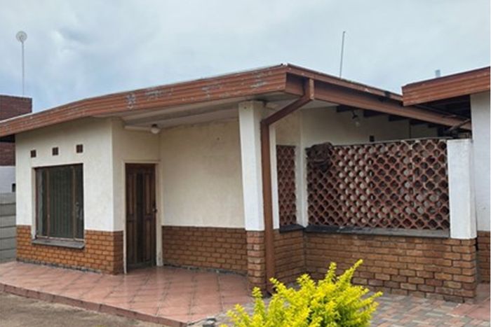 Spacious Seshego house for rent with garden and ample parking.