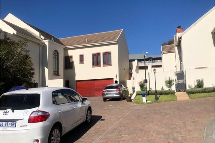 Bryanston Apartment To Rent: 1 Bedroom, kitchenette, fibre, parking, R600 utilities.