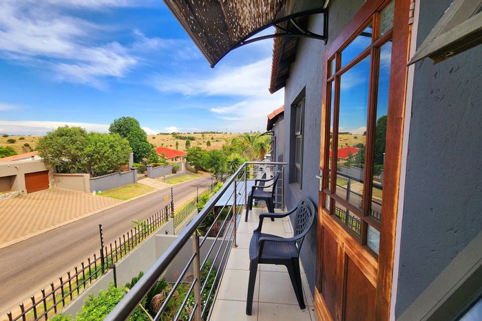 Highveld Townhouse To Rent: 3 Bedrooms, No Loadshedding, Garden, Secure Parking.