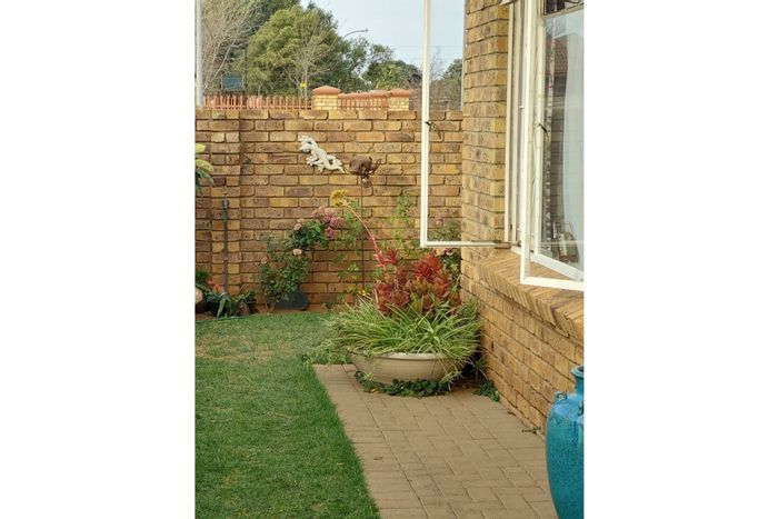 Riviera Townhouse For Sale: 2 Bedrooms, garage, Jo-Jo tank, secure living.