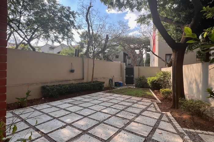 Bryanston Apartment For Sale: Garden unit, pool, tennis court, 24-hour security.