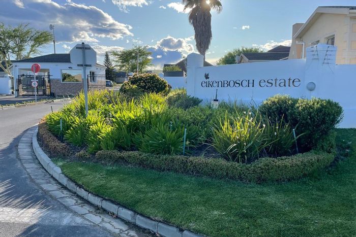Eikenbosch House For Sale: 3 Bedrooms, Pool, Open-Plan Living, 24/7 Security.