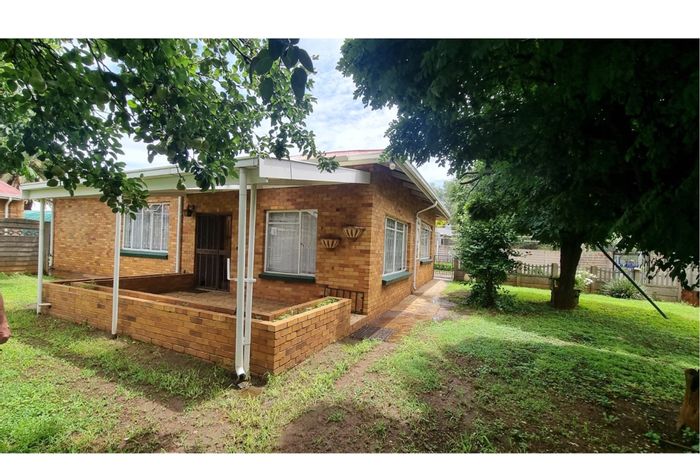 Casseldale House For Sale: 3 beds, spacious garden, 20 parking spaces, staff accommodation.