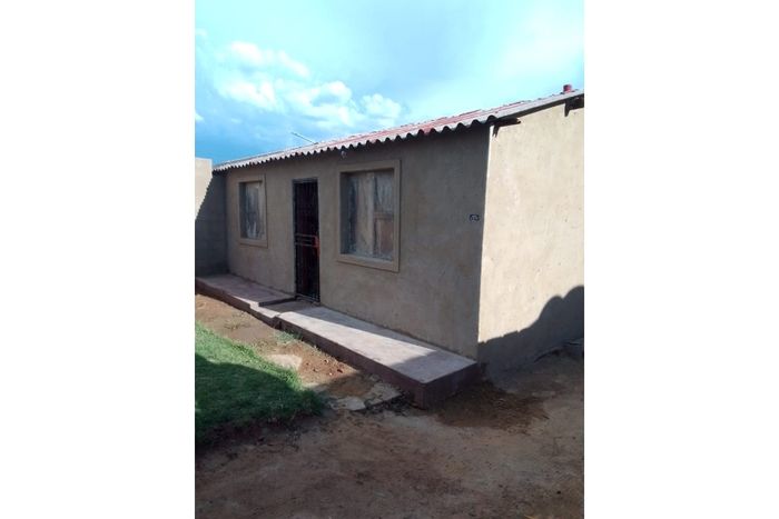 House to Rent in Naledi: 2 bedrooms, kitchen, lounge, near Jabulani Mall.