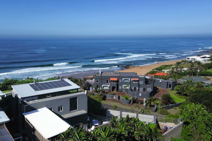 Salt Rock House For Sale: 4 beds, sea views, ample parking, close to beach.