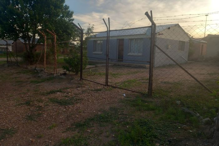 For Sale: Spacious House in Seshego with garden, parking, and security features.