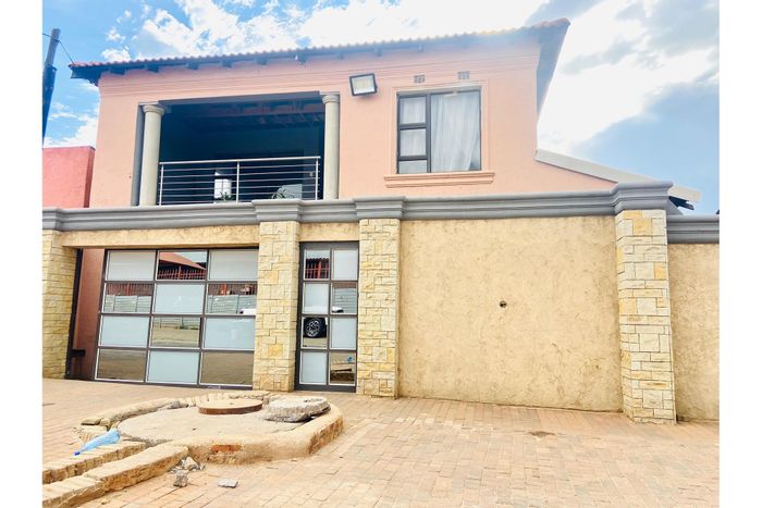 For Sale: Spacious Tembisa Central house with rental potential and multiple amenities.